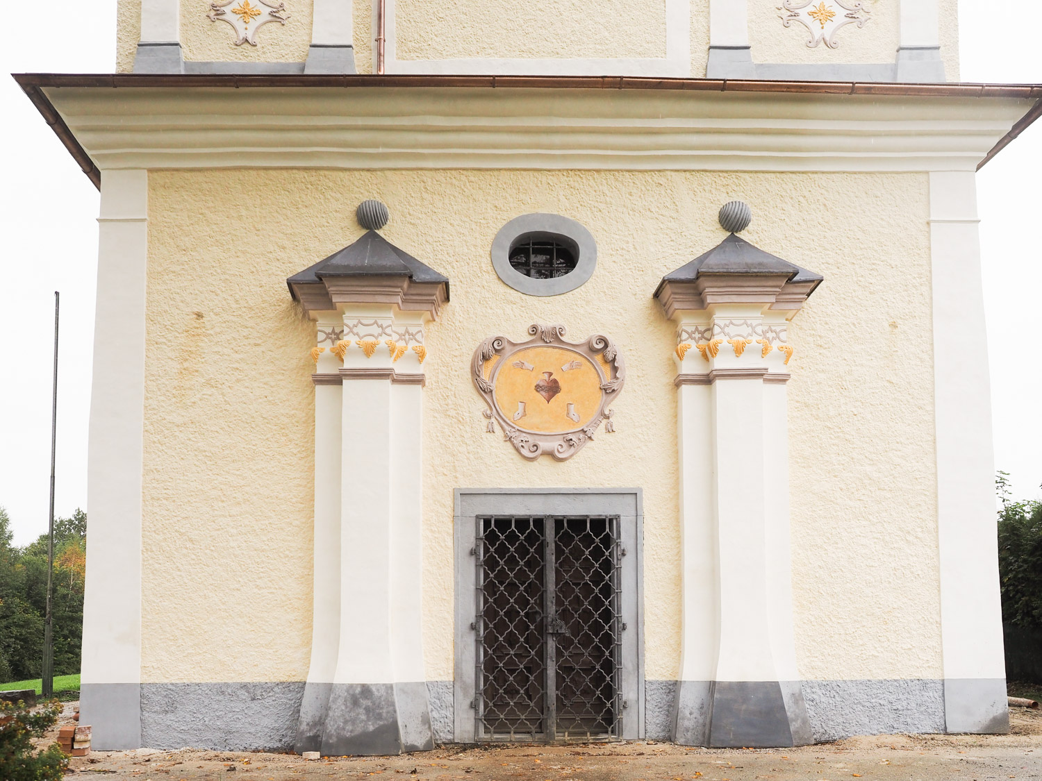 Bildfeld-und-Lisene-Ostfassade_Endzustand_Restaurierung_Voecklamarkt