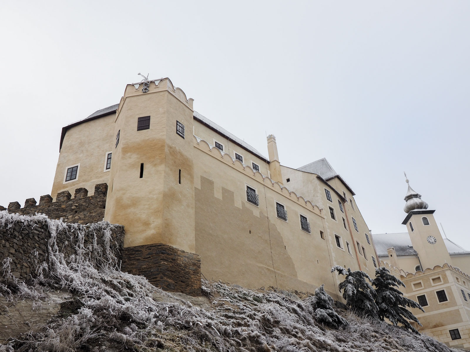 1800px_Albrechtsberg Turm nach der Kons-Rest
