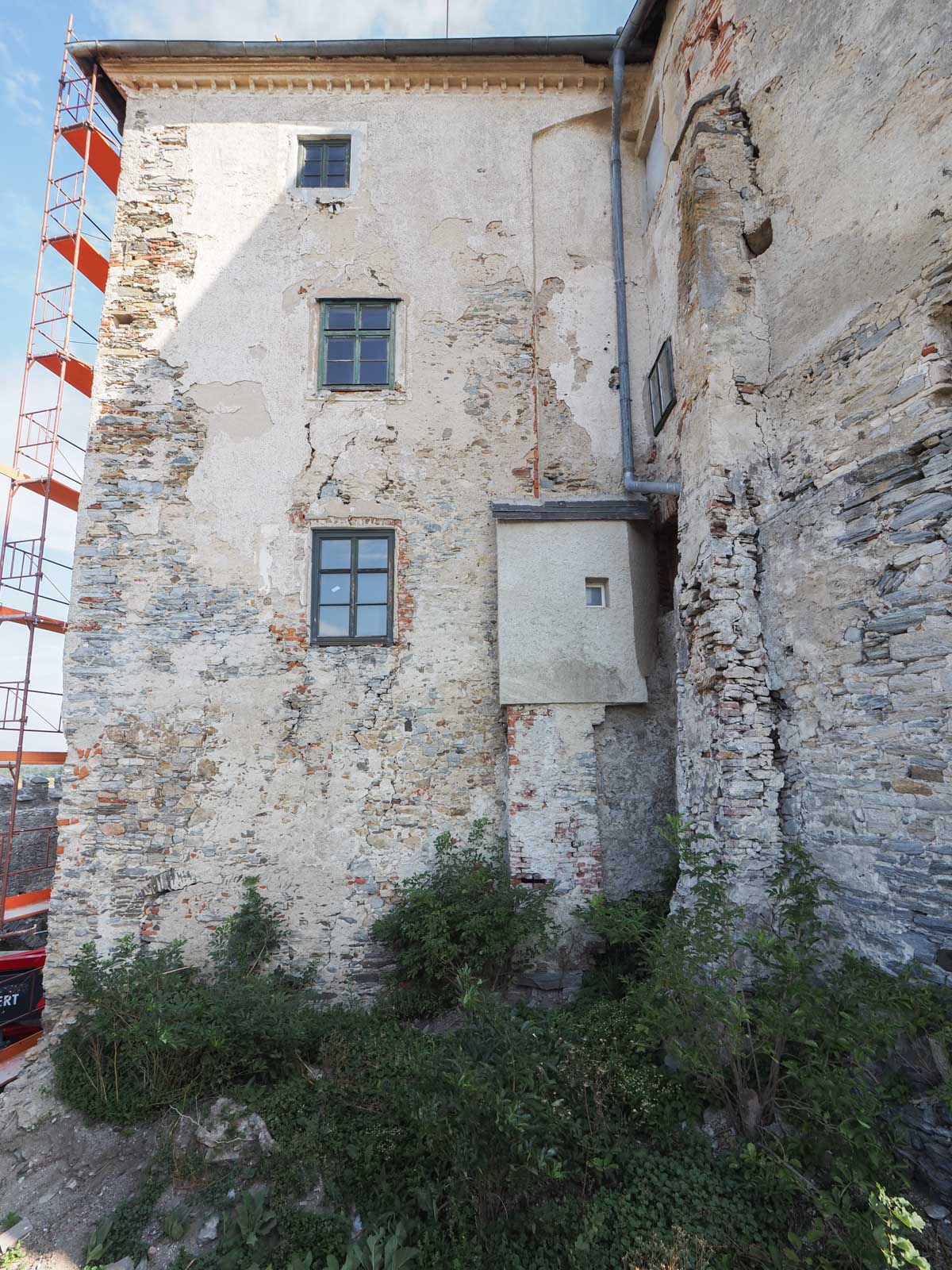 1800px_Albrechtsberg Westtrakt Südseite vor Kons-Res